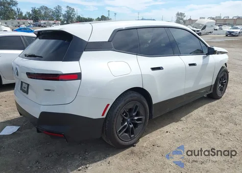 2024 BMW Ix xDrive50 из США, поврежденный, VIN WB523CF01RCR96800